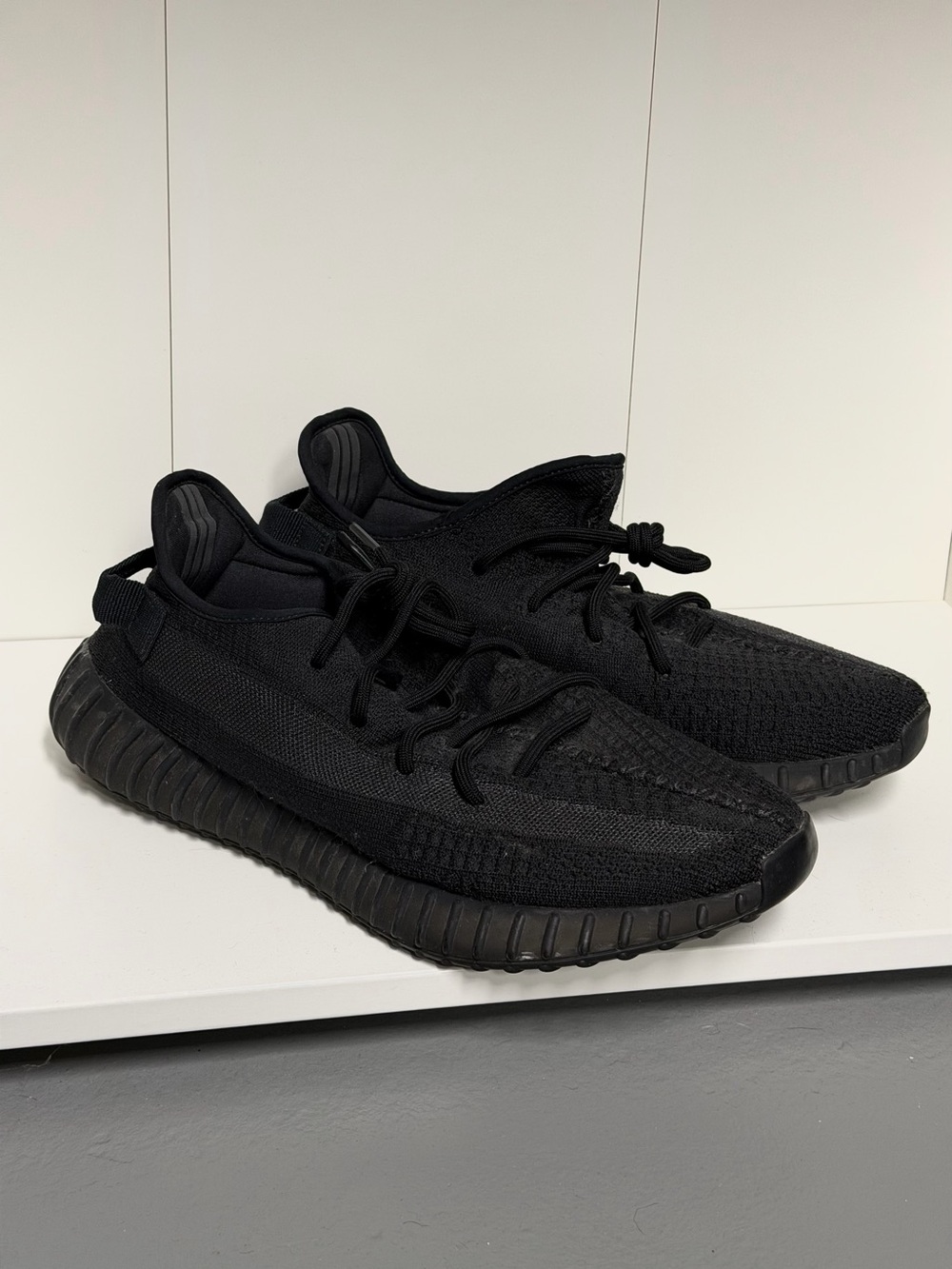 Men's Black Knit Athletic Sneakers